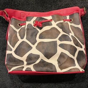 Stylish Red and Brown Giraffe Print Women's Bag